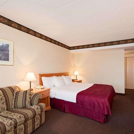 Ramada By Wyndham Pinewood Park Resort North Bay Luaran gambar