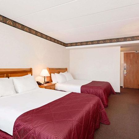 Ramada By Wyndham Pinewood Park Resort North Bay Luaran gambar