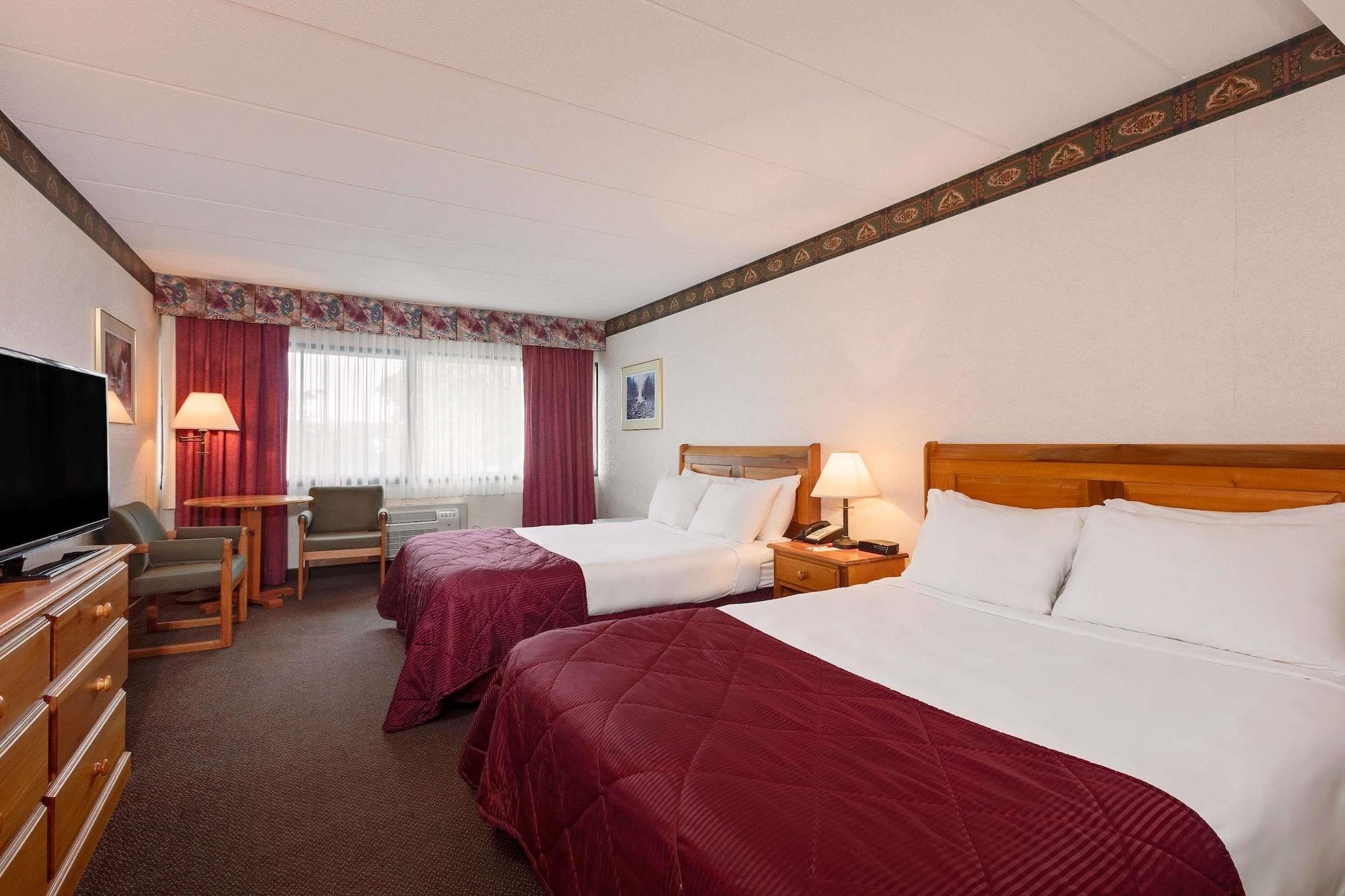 Ramada By Wyndham Pinewood Park Resort North Bay Luaran gambar