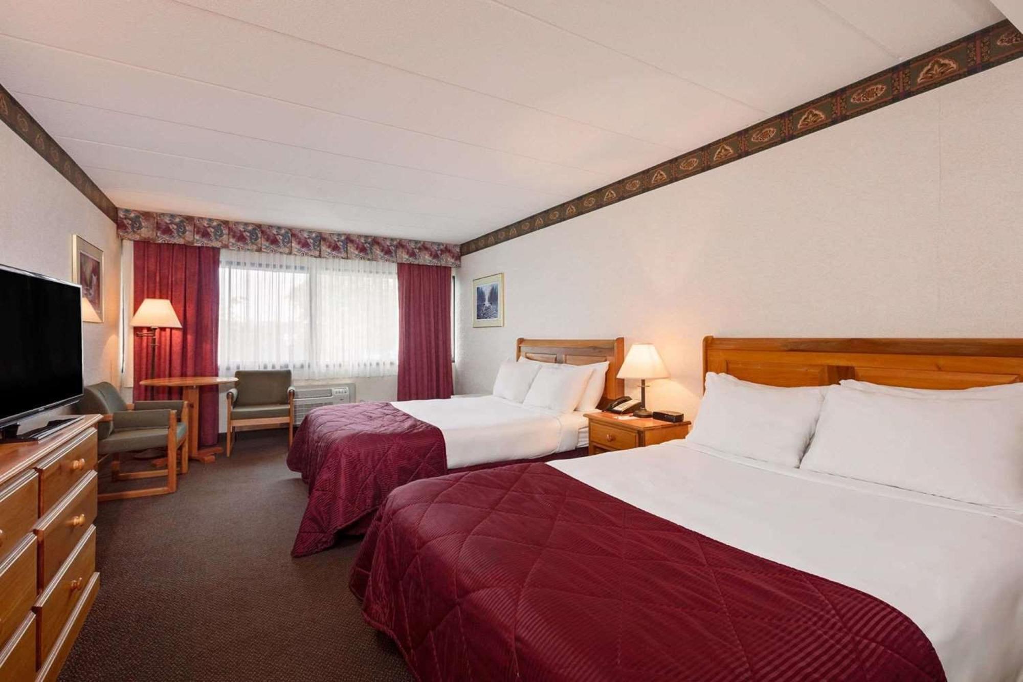 Ramada By Wyndham Pinewood Park Resort North Bay Luaran gambar
