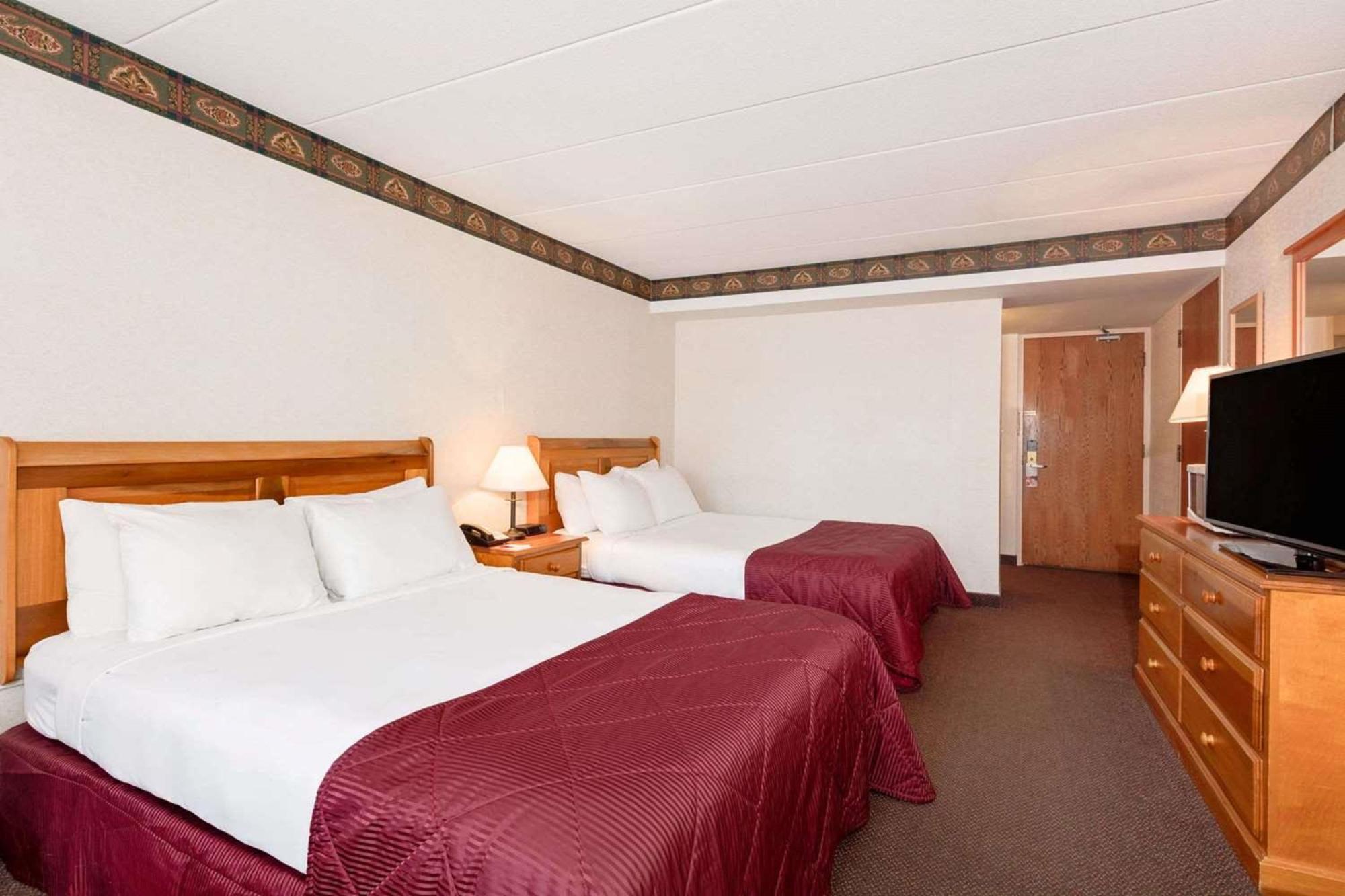 Ramada By Wyndham Pinewood Park Resort North Bay Luaran gambar