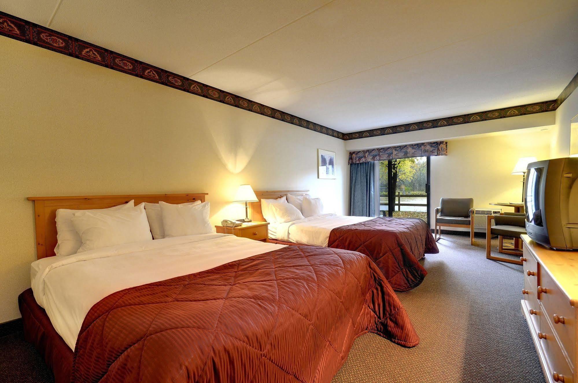 Ramada By Wyndham Pinewood Park Resort North Bay Bilik gambar