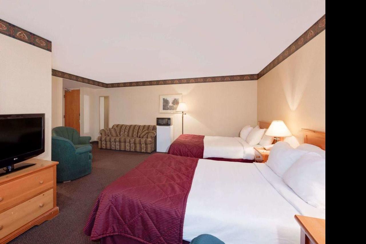 Ramada By Wyndham Pinewood Park Resort North Bay Luaran gambar